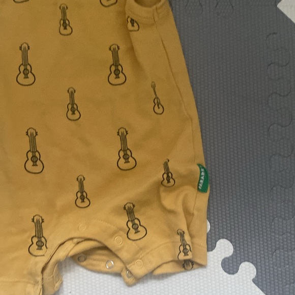 Parade Organic Baby Romper and Hat 6-12 mos - Picture 3 of 6